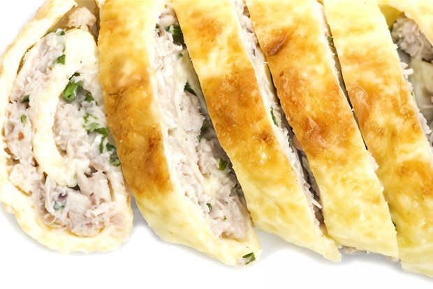 Рулет из лаваша с курицей и сыром