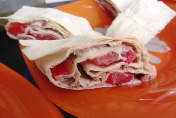 Рулет из лаваша с рыбой и сыром