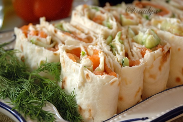 Рулет из семги и сыра