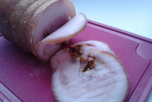 Рулет из щековины