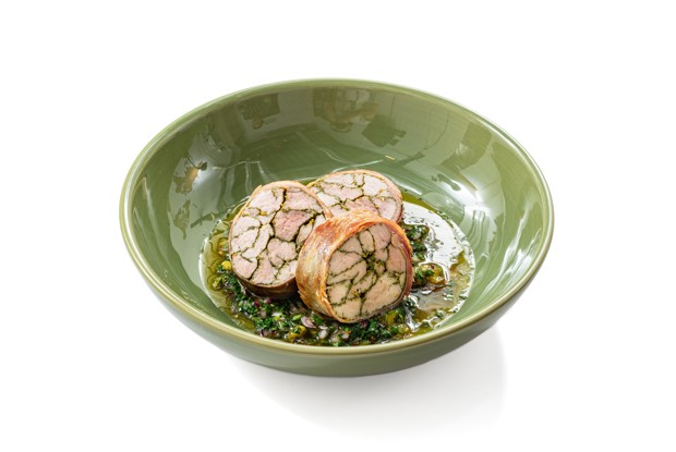 Рулет из свинины сувид с петрушкой