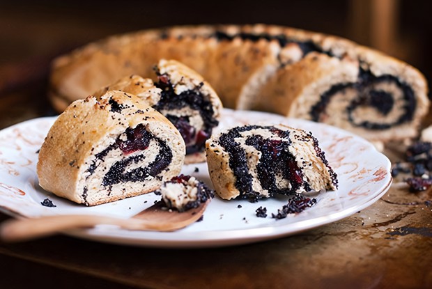 Рулет маковый с клюквой