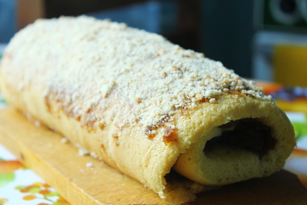 Рулет с грушевым вареньем