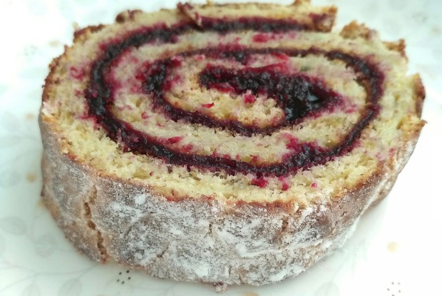 Рулет с яблочным повидлом