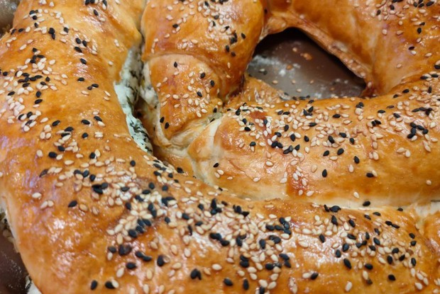 Рулет с творогом и шпинатом