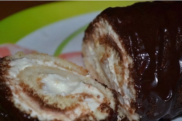 Рулет с творожной начинкой