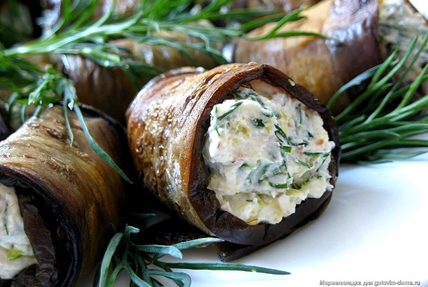 Рулеты из баклажанов с творожной начинкой