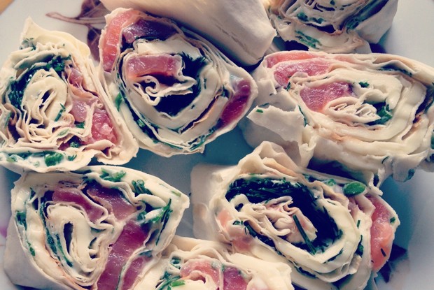 Рулеты из лаваша с семгой