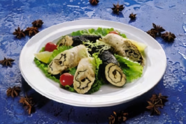 Рулеты из норвежской семги со шпинатом