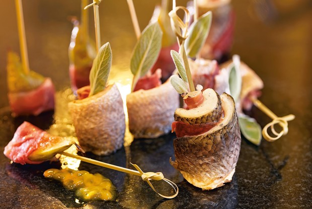 Рулеты из сибаса с прошутто