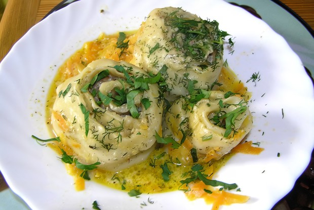 Рулеты из теста с фаршем (очень ленивые пельмени)