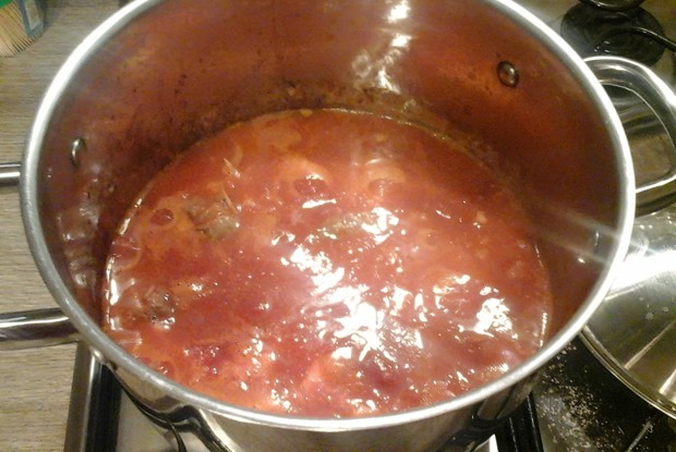 Рулетики из говядины с беконом и сыром