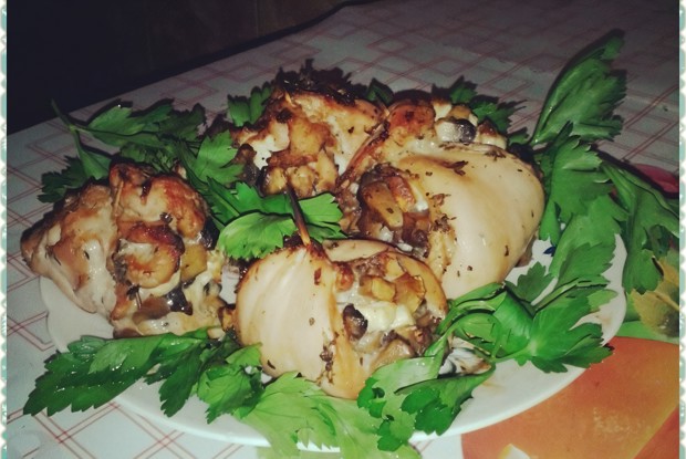 Рулетики из куриной грудки, грибов и адыгейского сыра