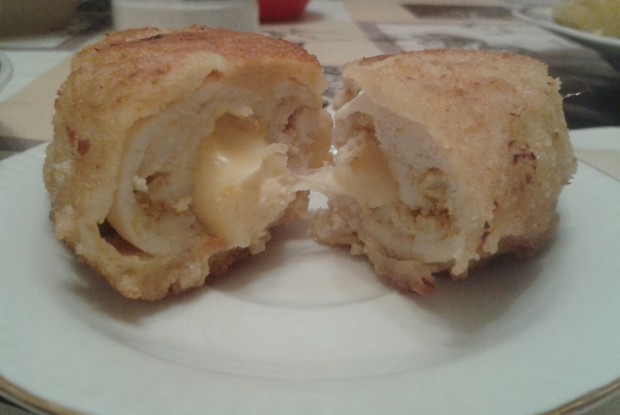 Рулетики из куриной грудки с сыром