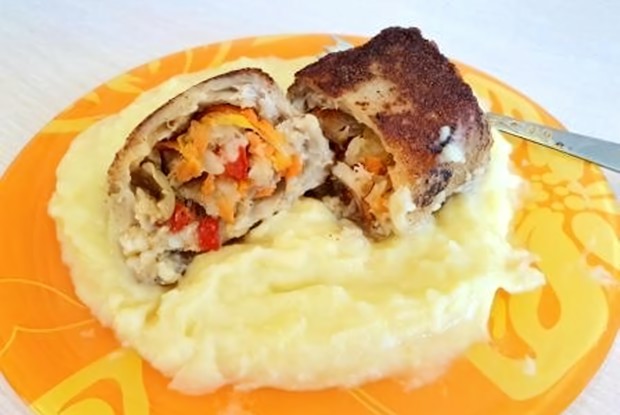 Рулетики из минтая с овощной начинкой