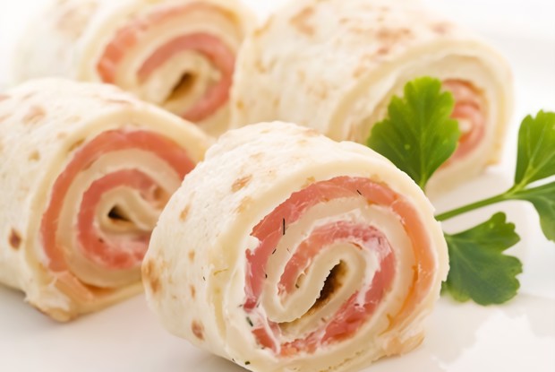 Рулетики с семгой и сыром филадельфия