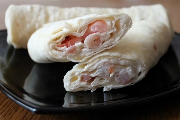 Рулетики с сливочным сыром и креветками