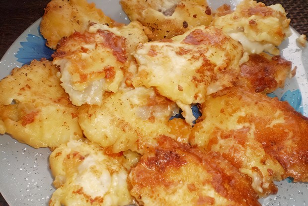 Рыба в кляре из муки, яиц и лимонного сока