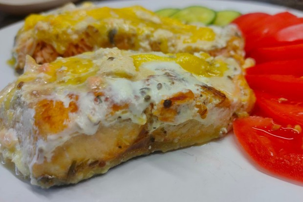 Рыба жаренная со сметаной