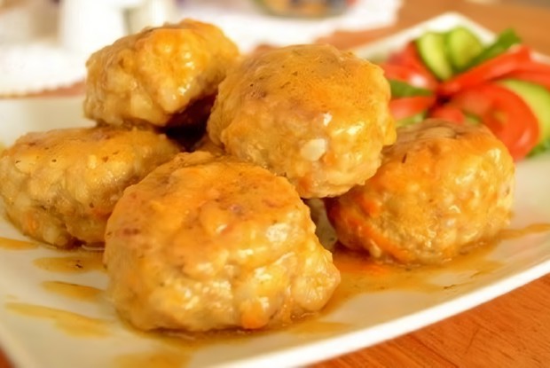 Рыбные шарики в соусе