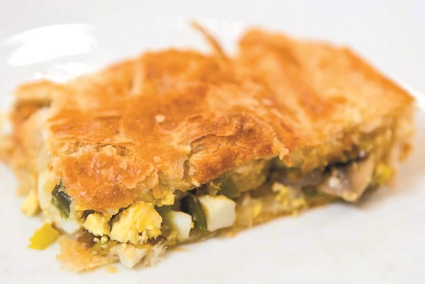 Рыбный пирог с шампиньонами и пореем