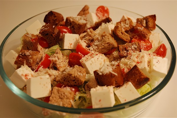 Салат «Цезарь» с фетой