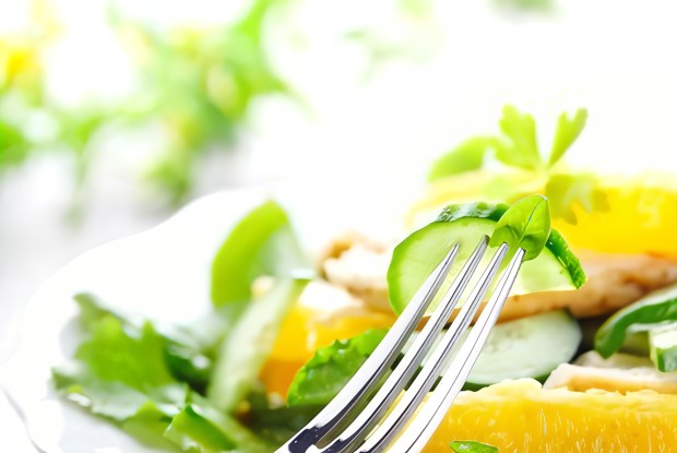 Салат апельсиновый с огурцом