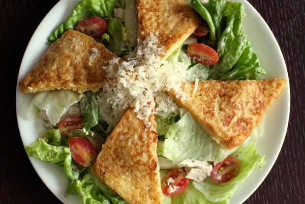 Салат «Цезарь» с французским тостом