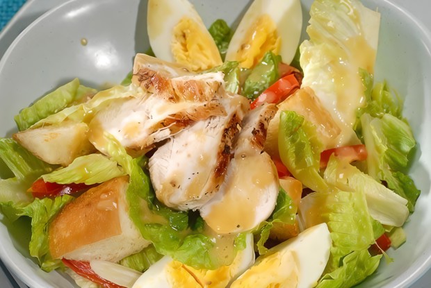 Салат «Цезарь» с каперсами