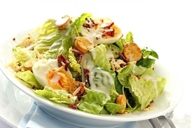 Салат «Цезарь» с палтусом