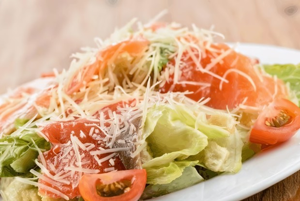 Салат «Цезарь» с семгой