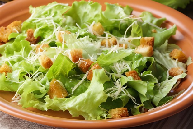 Салат «Цезарь» с сыром