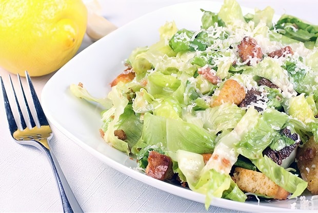 Салат «Цезарь» со свининой
