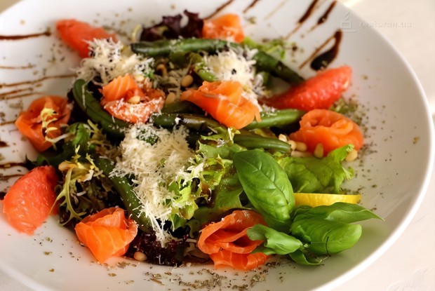 Салат «Фреш с лососем»