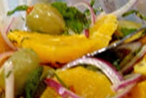 Салат из апельсина с крымским луком