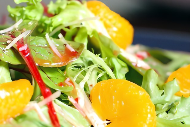 Салат из апельсинов с мелиссой