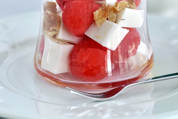 Салат из арбуза и брынзы