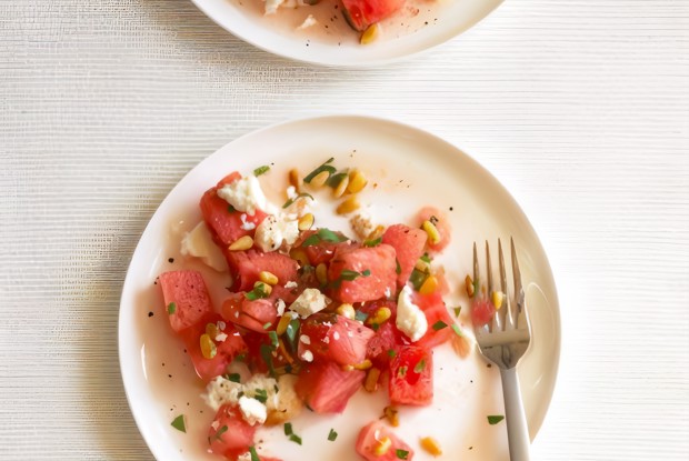 Салат из арбуза с брынзой