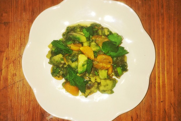 Салат из авокадо с физалисом