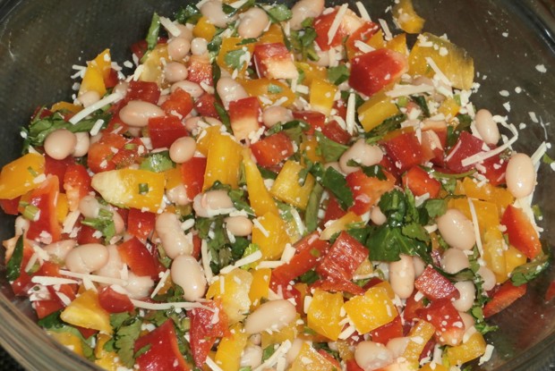 Салат из белой фасоли и болгарского перца
