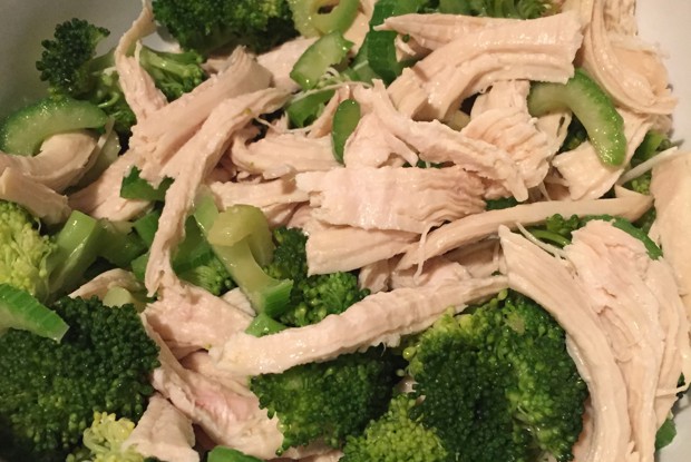 Салат из брокколи с курицей