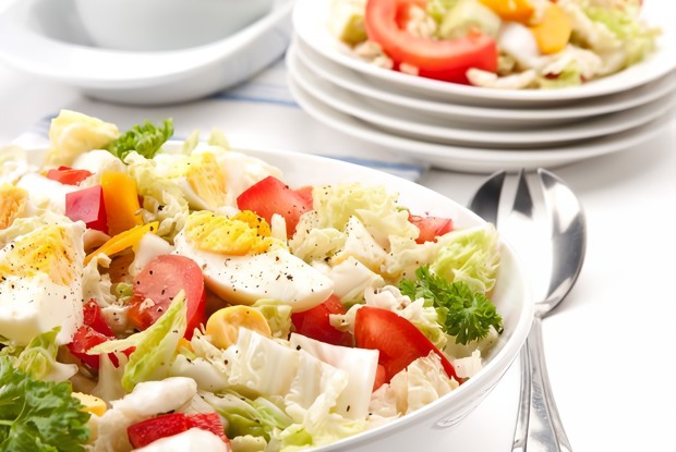 Салат из цикория и авокадо с заправкой  из сыра рокфор