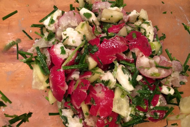 Салат из давленного редиса с фетой