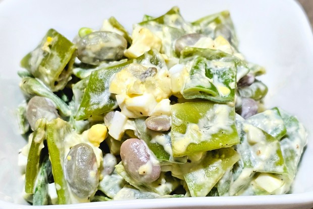 Салат из фасоли с яйцом