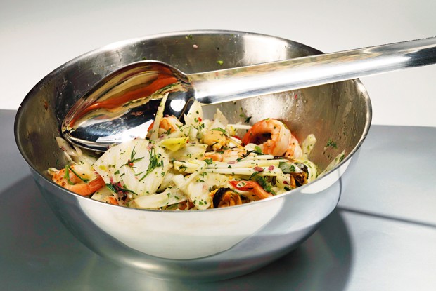 Салат из фенхеля и морских гадов