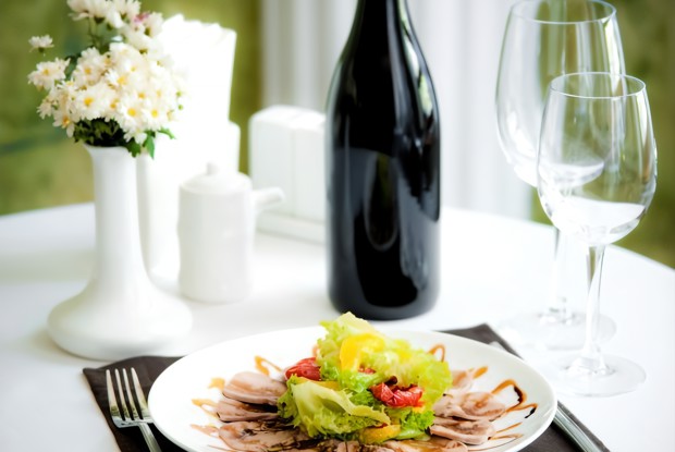 Салат из говяжьего языка со сладким перцем