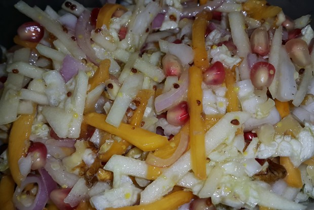 Салат из хурмы с яблоками