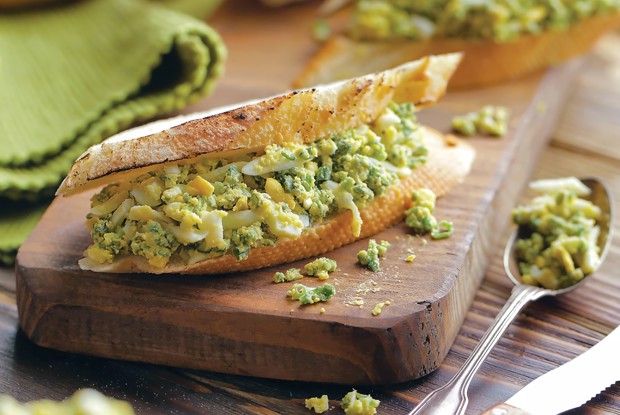 Салат из яйца и зеленого лука