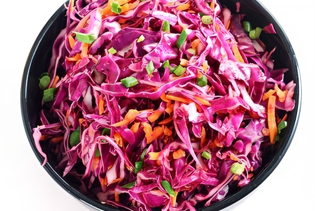 Салат из капусты и фенхеля с апельсиновым винегретом