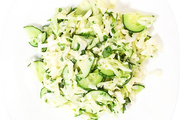 Салат из капусты, редиса и яйца «Весеннее утро»